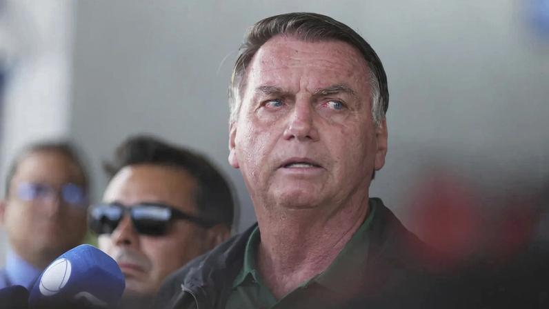 Bolsonaro continua em cuidados intensivos até sábado