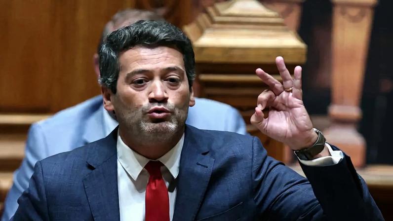 Ventura recusa recuar na lei de estrangeiros, Montenegro pede respeito