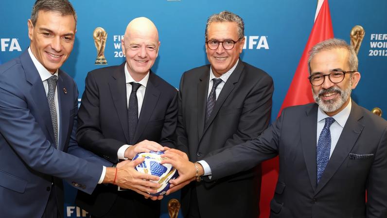 Paulo Rangel, Gianni Infantino, Pedro Sánchez e Aziz Akhannouch discutem o Mundial2030