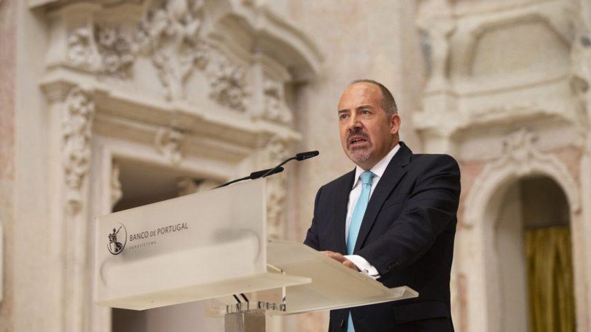 Estrangeiros em Portugal "estão a trabalhar", diz governador do BdP