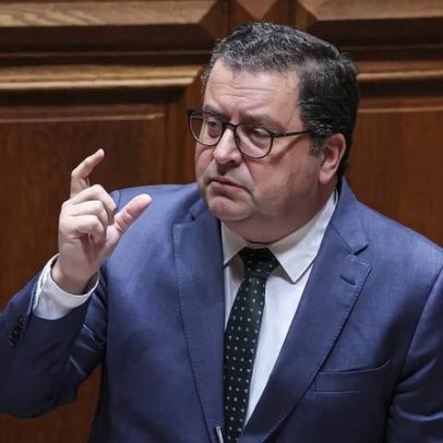 PS quer ouvir Miranda Sarmento no parlamento sobre projeção da dívida