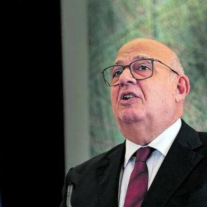 Governo assina contratos com acusado de corrupção
