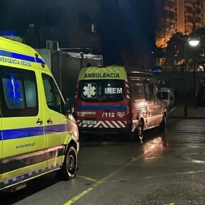 Ambulâncias ficam seis horas na Urgência de Faro à espera de macas