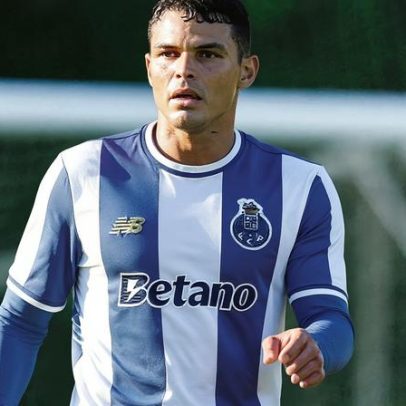 Thiago Silva apto para o clássico na Luz; Benfica é adversário mais difícil