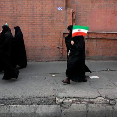 Governo iraniano pede apoio e homenagem ao líder supremo em Teerã