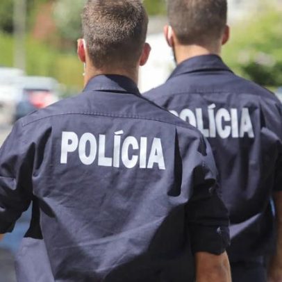 Detido e três réplicas de armas apreendidas pela PSP do Porto