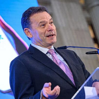 Montenegro avisa Vinci que é possível fazer mais depressa nos aeroportos