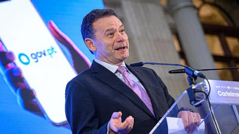 Montenegro adverte a Vinci que é possível "fazer mais e mais depressa" nos aeroportos