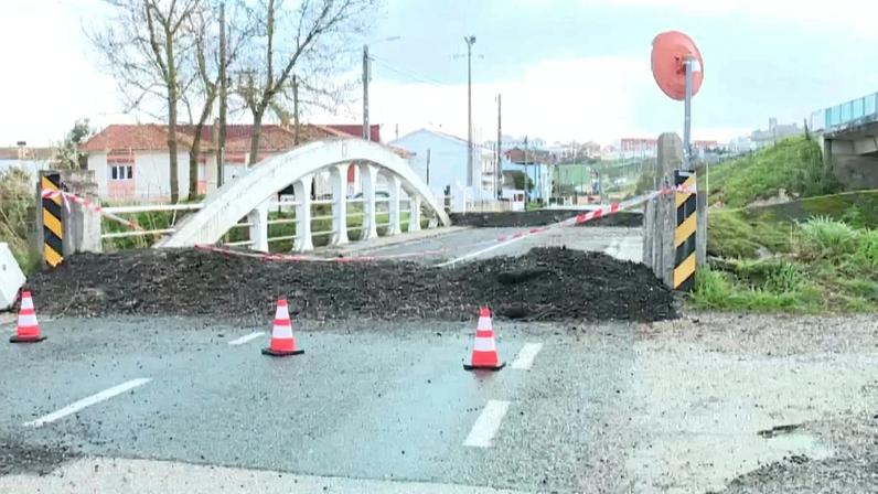 Estrada intransitável na Marinha Grande, junto à Ponte das Mestras