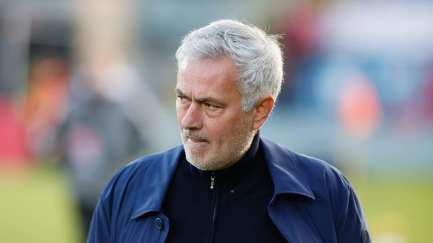 José Mourinho reage após jogo com Santa Clara