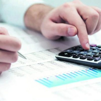 Contribuintes têm até hoje para validar faturas do IRS 2025 e comunicar agregado