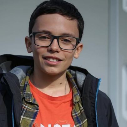 Menino de 12 anos quer ser inspetor da polícia e usa kit de primeiros socorros