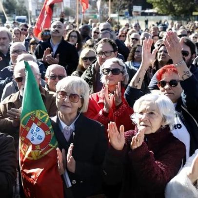 Protesto de 500 pessoas contra fecho da urgência de Obstetrícia do Barreiro