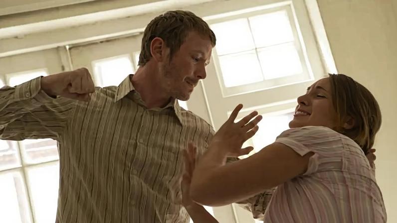 Homem agredia a mulher na habitação de ambos.