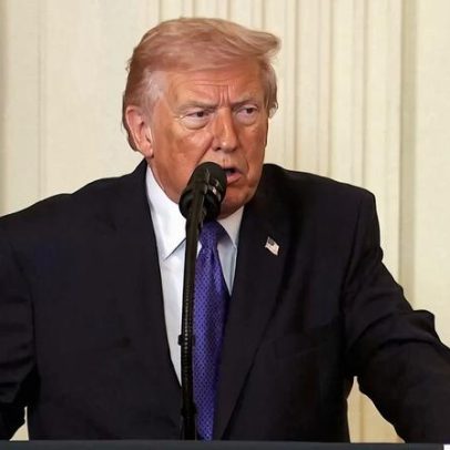 Trump admite falta de armamento de ponta e compara Zelensky a Barnum