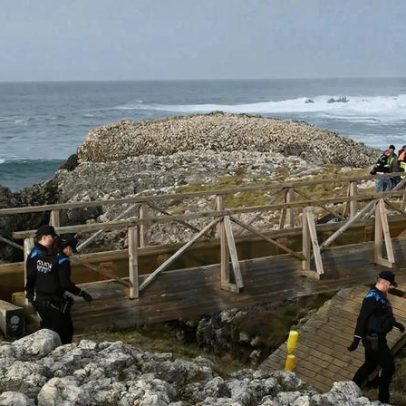Cinco mortos após desabamento de passadiço na praia El Bocal, Santander
