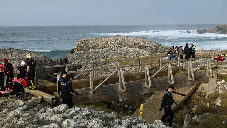 Cinco mortos após desabamento de passadiço na praia El Bocal, Santander