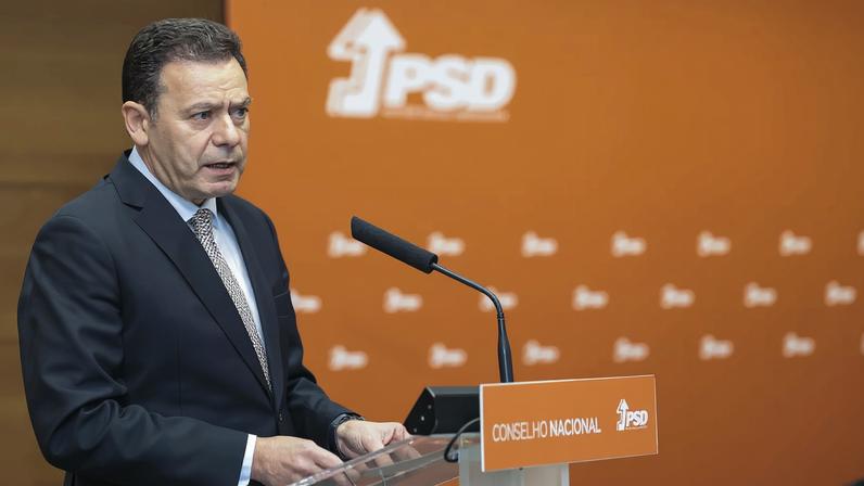 Luís Montenegro discursa no Conselho Nacional do PSD, após desafio a Passos Coelho