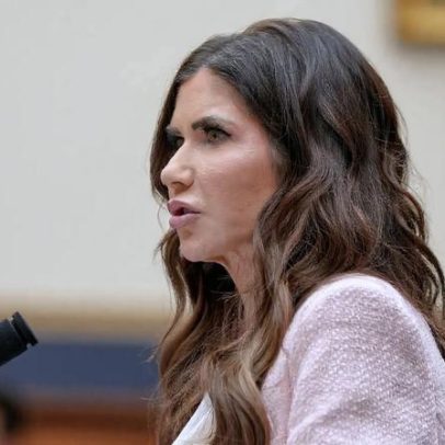 Trump substitui Secretária de Segurança Interna, Kristi Noem