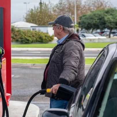 Governo anuncia desconto temporário de 3,55 cêntimos por litro no gasóleo