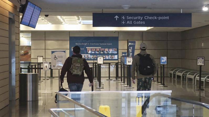 Aeroporto de Kansas City evacuado por ameaça potencial