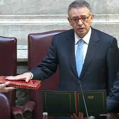 Fila de convidados percorre corredores da AR para felicitar o novo Presidente