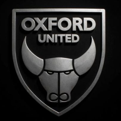 Jovem de 15 anos morre após desmaiar em campo na Inglaterra