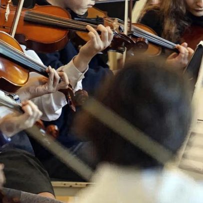 Ensino artístico em Lisboa aponta necessidade de comprar pianos usados via OLX