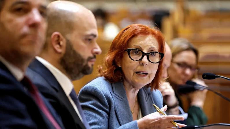 Ministra admite queda no preço dos combustíveis na próxima semana se Brent descer