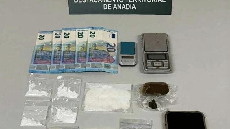 GNR apreende centenas de doses de droga e detém suspeito em Oliveira do Bairro