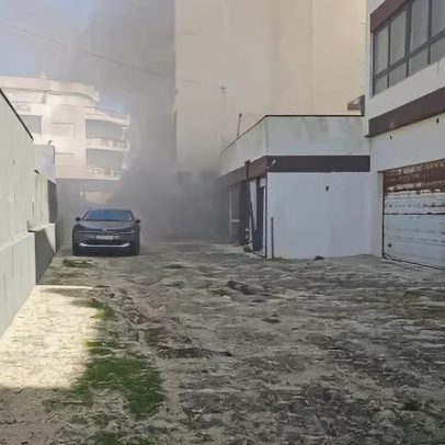 Incêndio atinge armazém de supermercado em Leiria