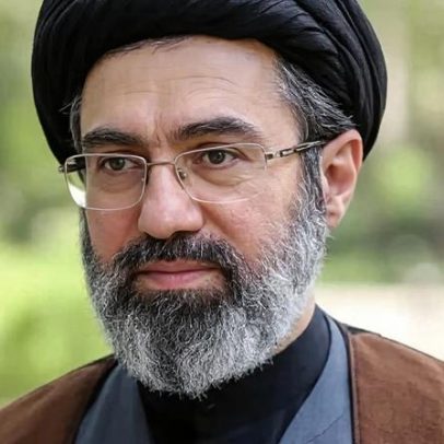 Guarda Revolucionária responde ao líder supremo e mantém Ormuz fechado