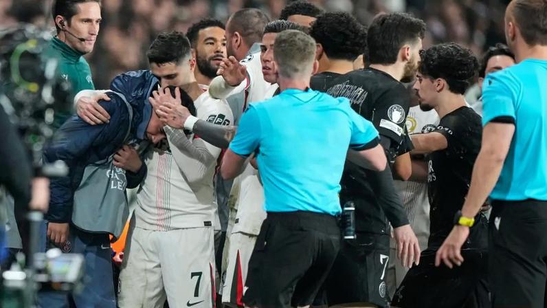 Pedro Neto pode enfrentar castigo da UEFA por empurrar apanha-bolas