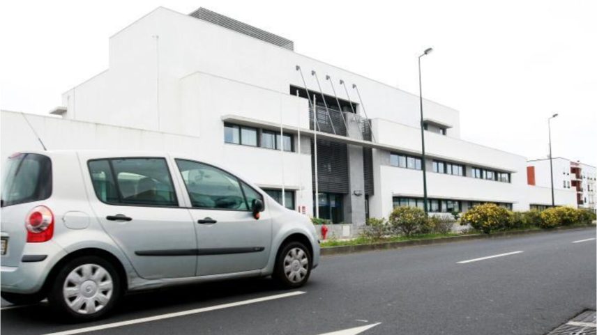 Ocupantes da viatura foram levados para a esquadra da PSP do Lumiar, em Lisboa