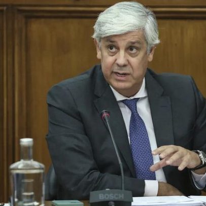 Parlamento solicita ao BdP ata sobre pensão antecipada de Centeno