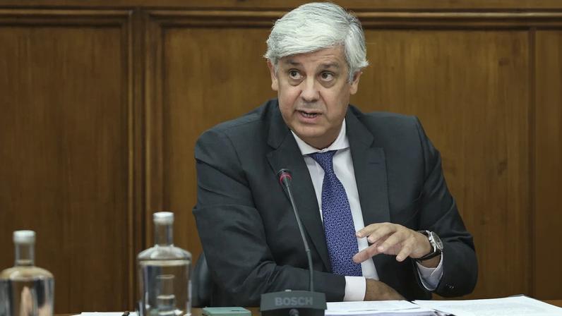 Parlamento solicita ao BdP ata sobre pensão antecipada de Centeno