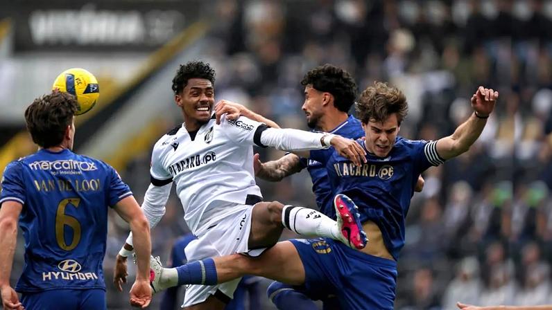 Famalicão vence estreia de Gil Lameiras em Guimarães