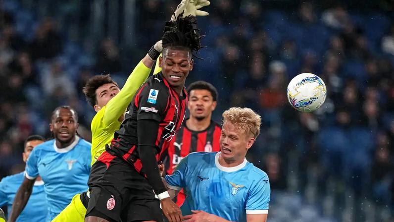 AC Milan perde, deixa Inter fugir e Rafael Leão entra em confronto com Allegri