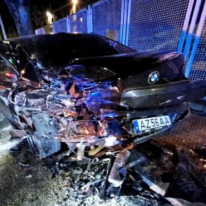 Colisão entre dois carros de luxo em Braga