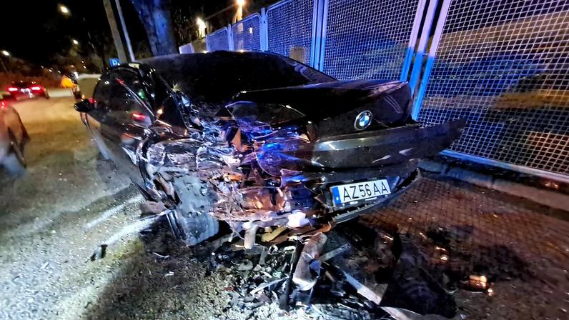 Colisão entre dois carros de luxo em Braga