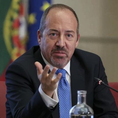 Santos Pereira explica reforma de Mário Centeno