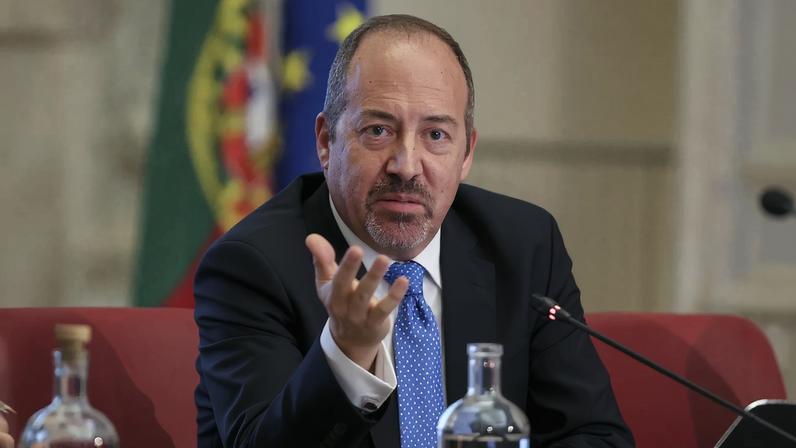 Santos Pereira explica reforma de Mário Centeno