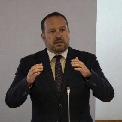 Líder do PS-Açores alerta para eventual resgate financeiro do Estado à região