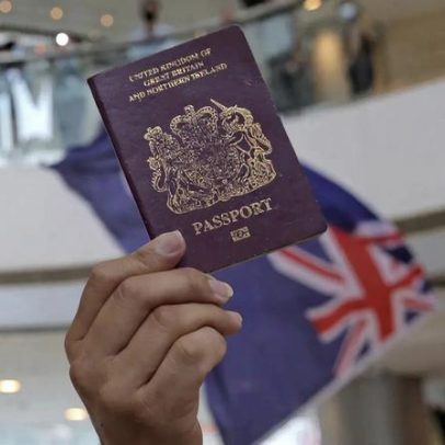 Adolescente visita pai na Dinamarca e é retida por novas regras do Reino Unido