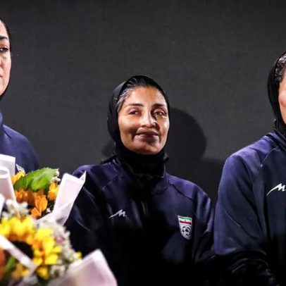 Seleção feminina de futebol é recebida em festa no regresso a Teerão