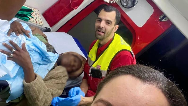 Bebé nasce em ambulância dos bombeiros de Camarate