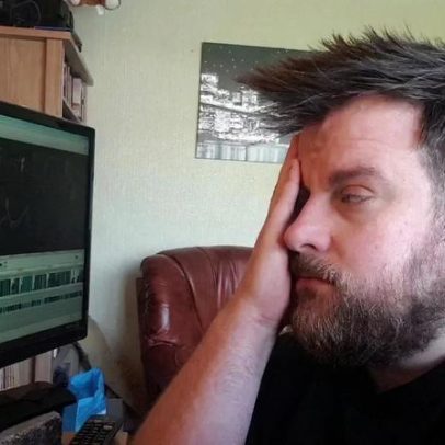 Homem mata namorada grávida na Irlanda do Norte e usa álibi com vídeo YouTube