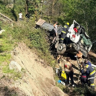 Condutor de camião em estado crítico após despiste em Rio Caldo