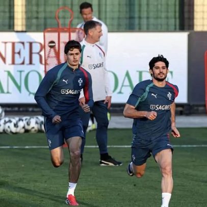Gonçalo Guedes regressa mais experiente para convencer Martínez