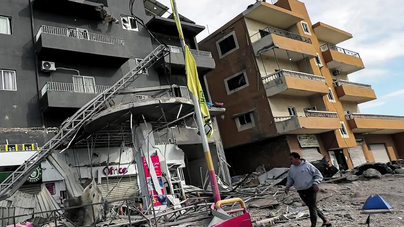 Edifícios destruídos no sul do Líbano, após confrontos entre Israel e Hezbollah